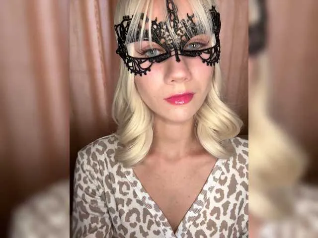 U-Moni free chat on liveonude