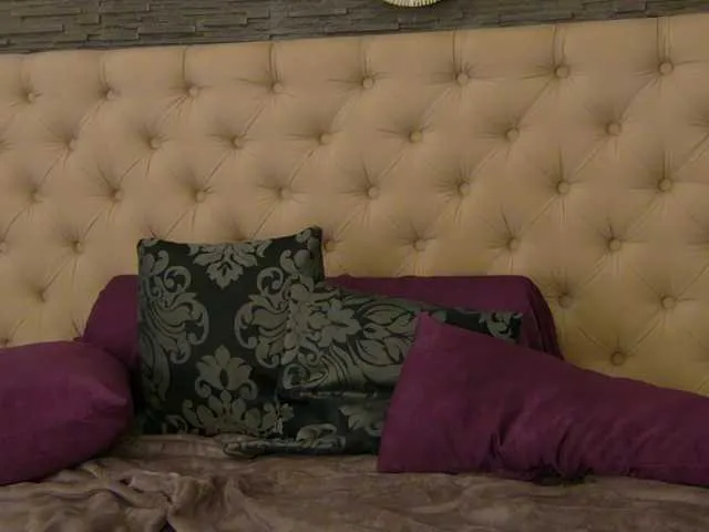 elliee_alves free chat on liveonude Image 15