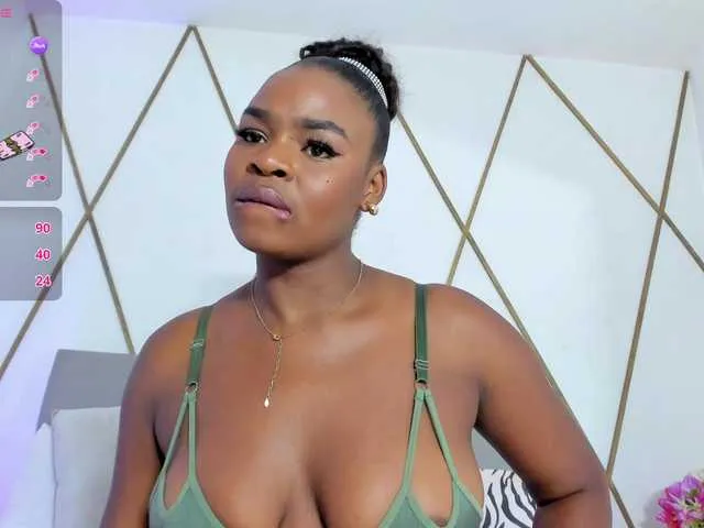 aine_collins_ free chat on liveonude Image 8