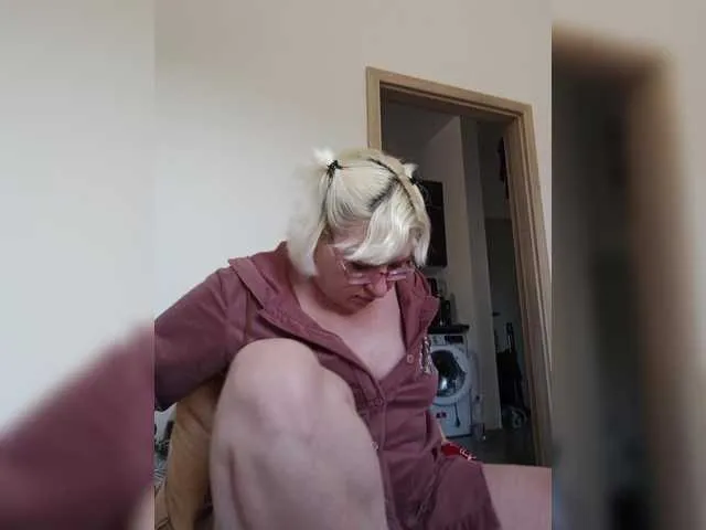 Katyushaa free chat on liveonude Image 18