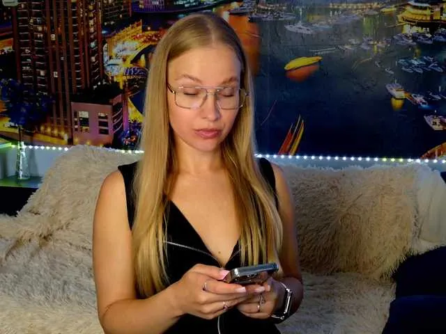 dafni_mon free chat on liveonude Image 18