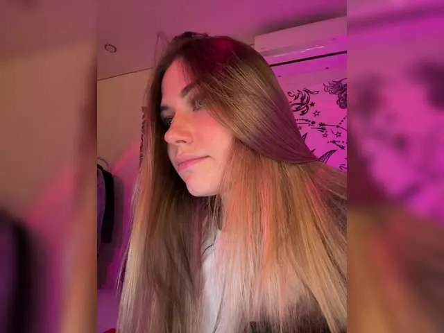 Milana555550 free chat on liveonude Image 18