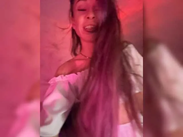 daniaramirez free chat on liveonude Image 14