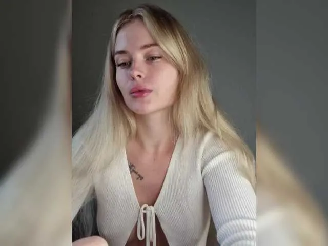 MiaLiaHot free chat on liveonude Image 6