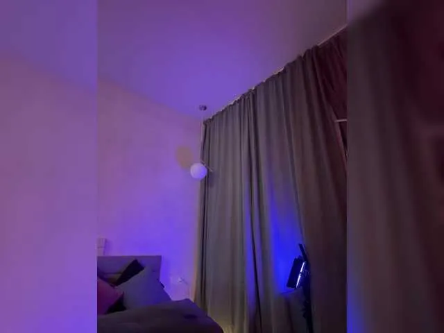 roxyheartley free chat on liveonude Image 13