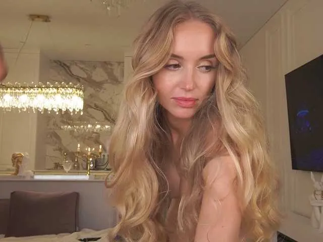 WhoreRobot free chat on liveonude Image 9