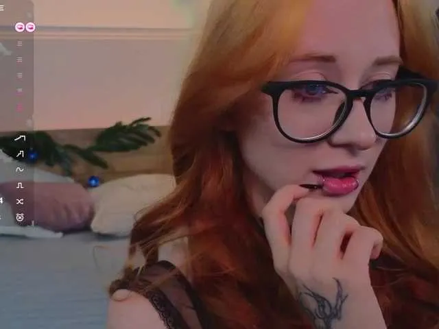 WICKEDEMBER free chat on liveonude