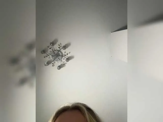 bigclit_isa free chat on liveonude Image 12