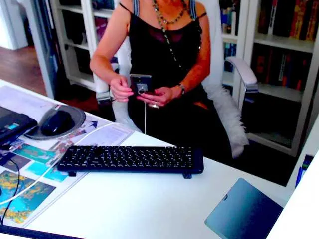 xunybany free chat on liveonude Image 4