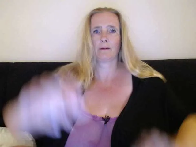 PinkFoxya free chat on liveonude Image 13