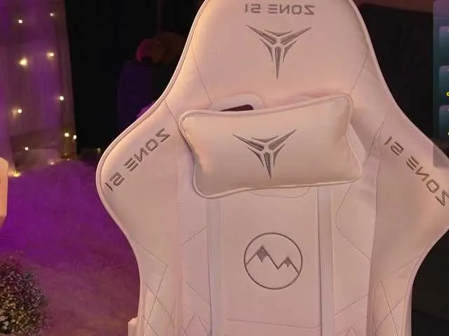 xxx-Molly free chat on liveonude