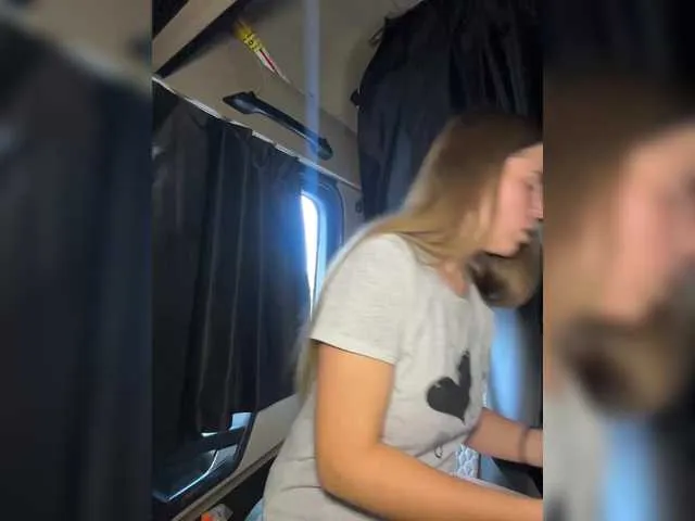 BELBIG free chat on liveonude Image 11