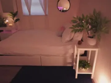 HEYBANANA free chat on liveonude Image 2