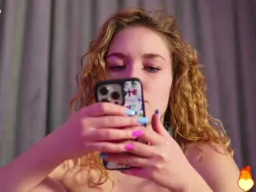 adria_ross free chat on liveonude Image 17