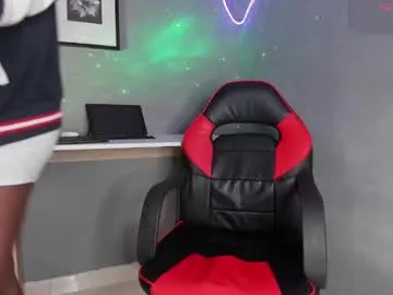 adamart7 free chat on liveonude