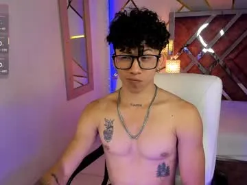 akazaboy free chat on liveonude