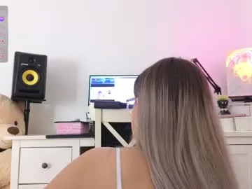 mara_summer free chat on liveonude Image 10