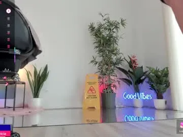 Wild-Angel777 free chat on liveonude Image 8