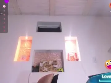 MiaLiaHot free chat on liveonude Image 3