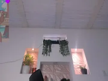 MiaLiaHot free chat on liveonude Image 7