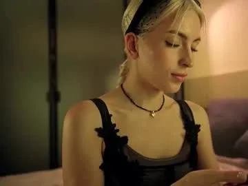 bambifawns4u free chat on liveonude Image 3