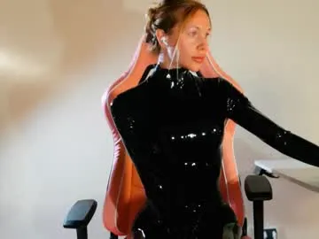 HEYBANANA free chat on liveonude Image 2