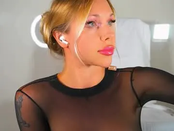 HEYBANANA free chat on liveonude Image 3