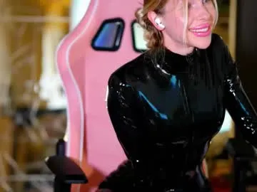 HEYBANANA free chat on liveonude Image 7