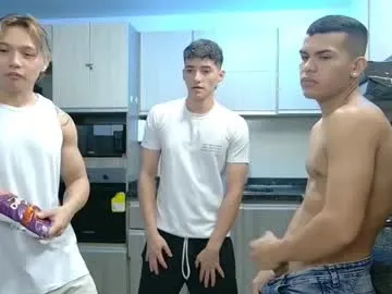 Zoe-Leo free chat on liveonude Image 3