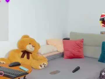 miacolucci_18 free chat on liveonude Image 11