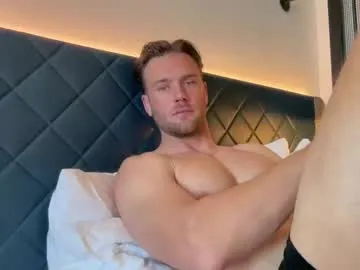 hold-me-tight free chat on liveonude Image 13