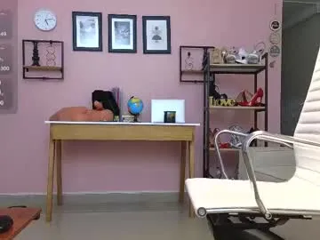 izelevans free chat on liveonude Image 2