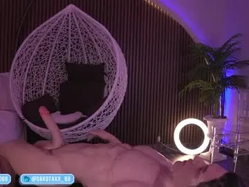 miaknox free chat on liveonude Image 19