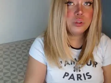 HEYBANANA free chat on liveonude Image 2