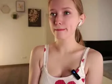 lory34 free chat on liveonude Image 7