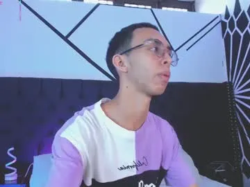 noah_devil_ free chat on liveonude Image 6