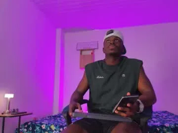 ethan_travis0 free chat on liveonude