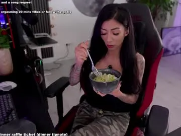 katherinepeti free chat on liveonude Image 4