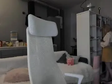 SheOnShe free chat on liveonude Image 10