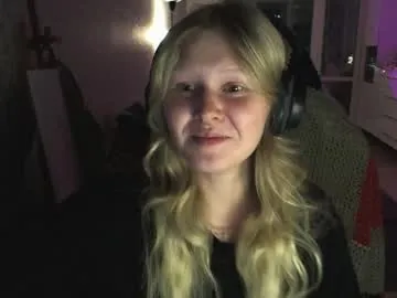 HEYBANANA free chat on liveonude Image 13