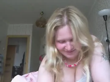 HEYBANANA free chat on liveonude Image 7