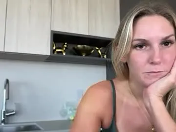 hold-me-tight free chat on liveonude Image 16