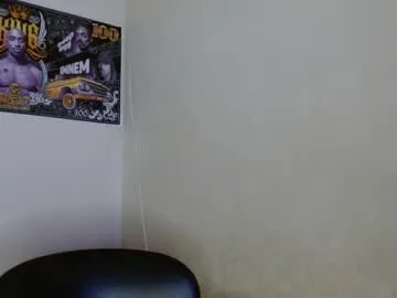 big_small_horny free chat on liveonude Image 12