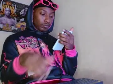 big_small_horny free chat on liveonude Image 15