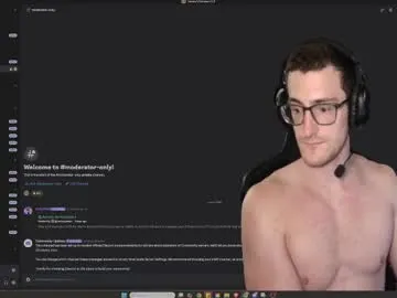 xunybany free chat on liveonude Image 2