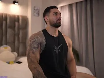 hold-me-tight free chat on liveonude Image 12