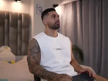 hold-me-tight free chat on liveonude Image 15