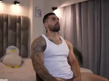 hold-me-tight free chat on liveonude Image 16