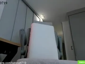 miaknox free chat on liveonude Image 15