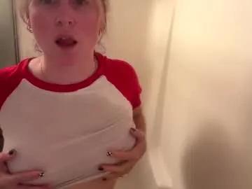 SheOnShe free chat on liveonude Image 17